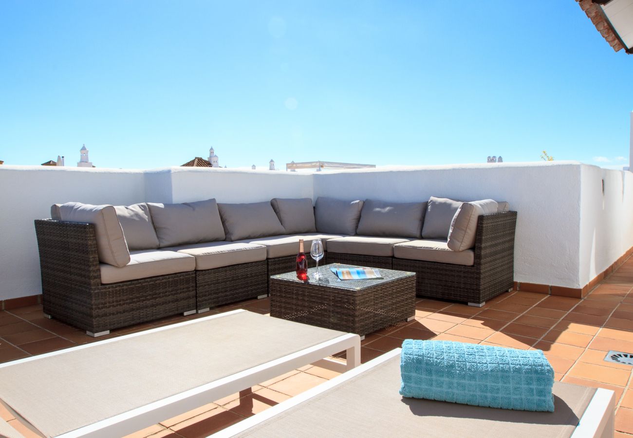 Ferienwohnung in Estepona - Golf Hills Marbella - Beautiful decorated incl. lounge terrace