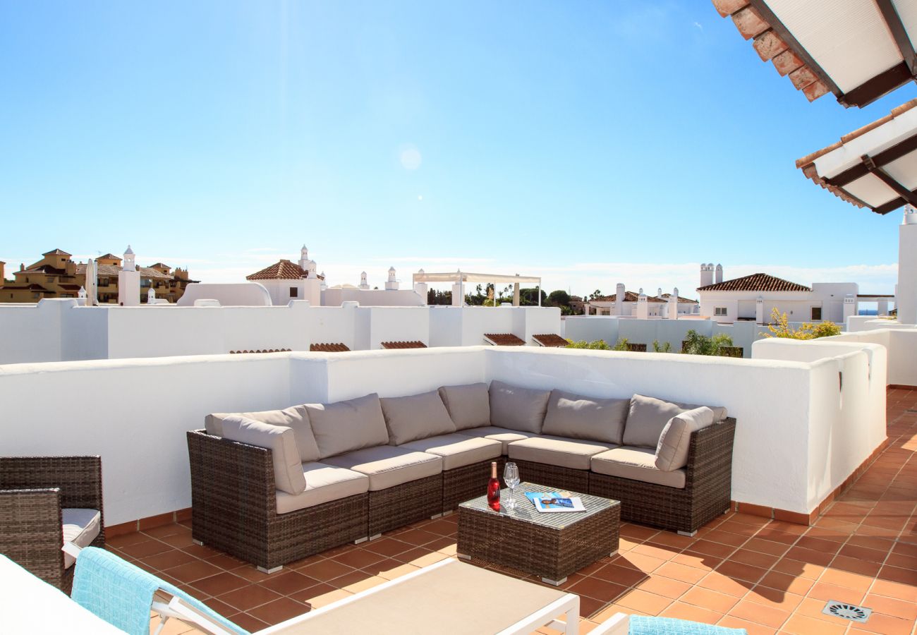 Ferienwohnung in Estepona - Golf Hills Marbella - Beautiful decorated incl. lounge terrace