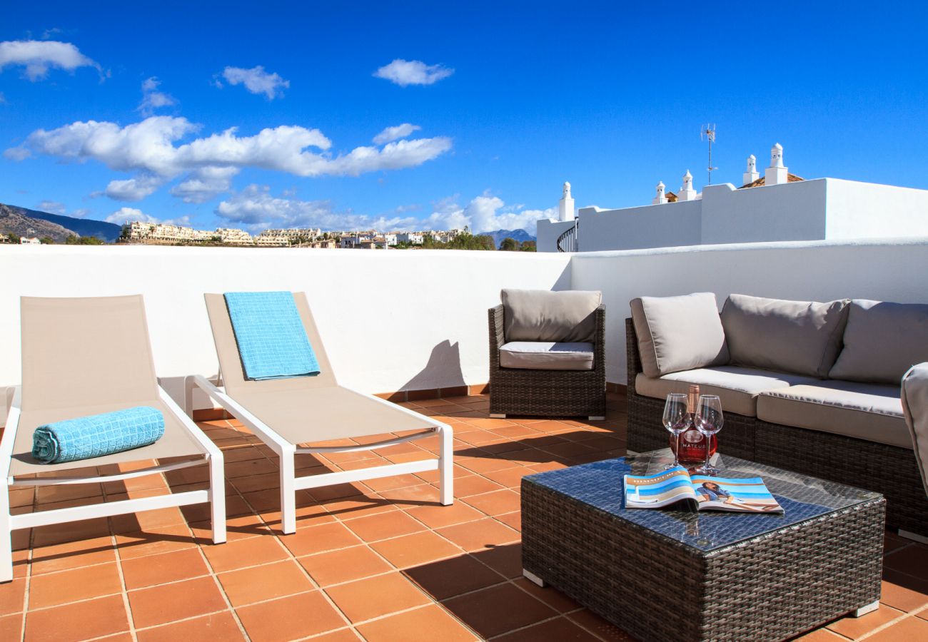 Ferienwohnung in Estepona - Golf Hills Marbella - Beautiful decorated incl. lounge terrace