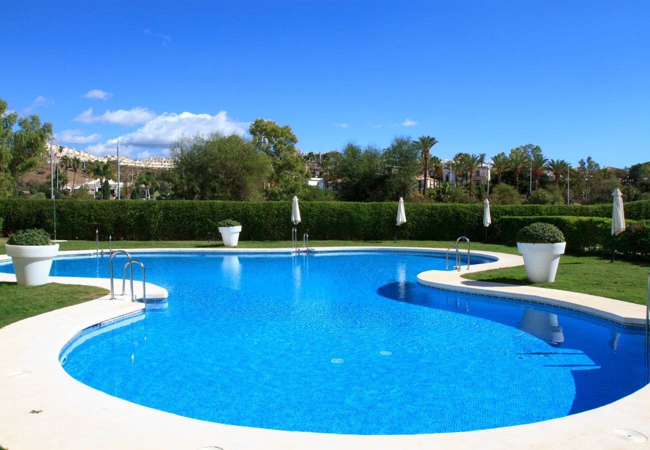 Ferienwohnung in Estepona - Golf Hills Marbella - Beautiful decorated incl. lounge terrace