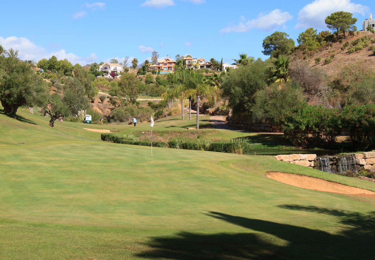 Ferienwohnung in Estepona - Golf Hills Marbella - Beautiful decorated incl. lounge terrace