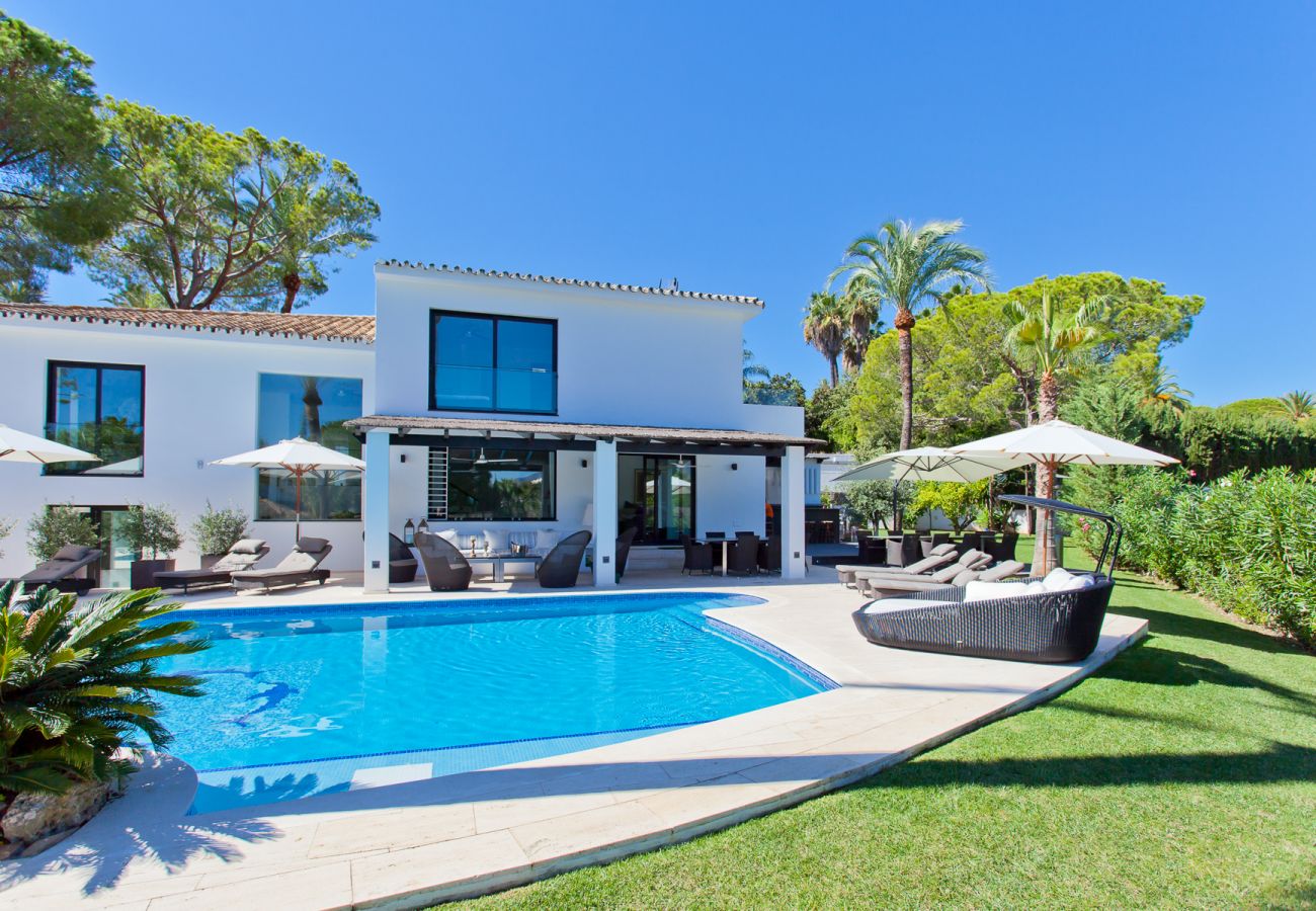 Villa in Marbella - La Corsa Marbella - Luxury 5 bed/bath villa with private pool, jacuzzi