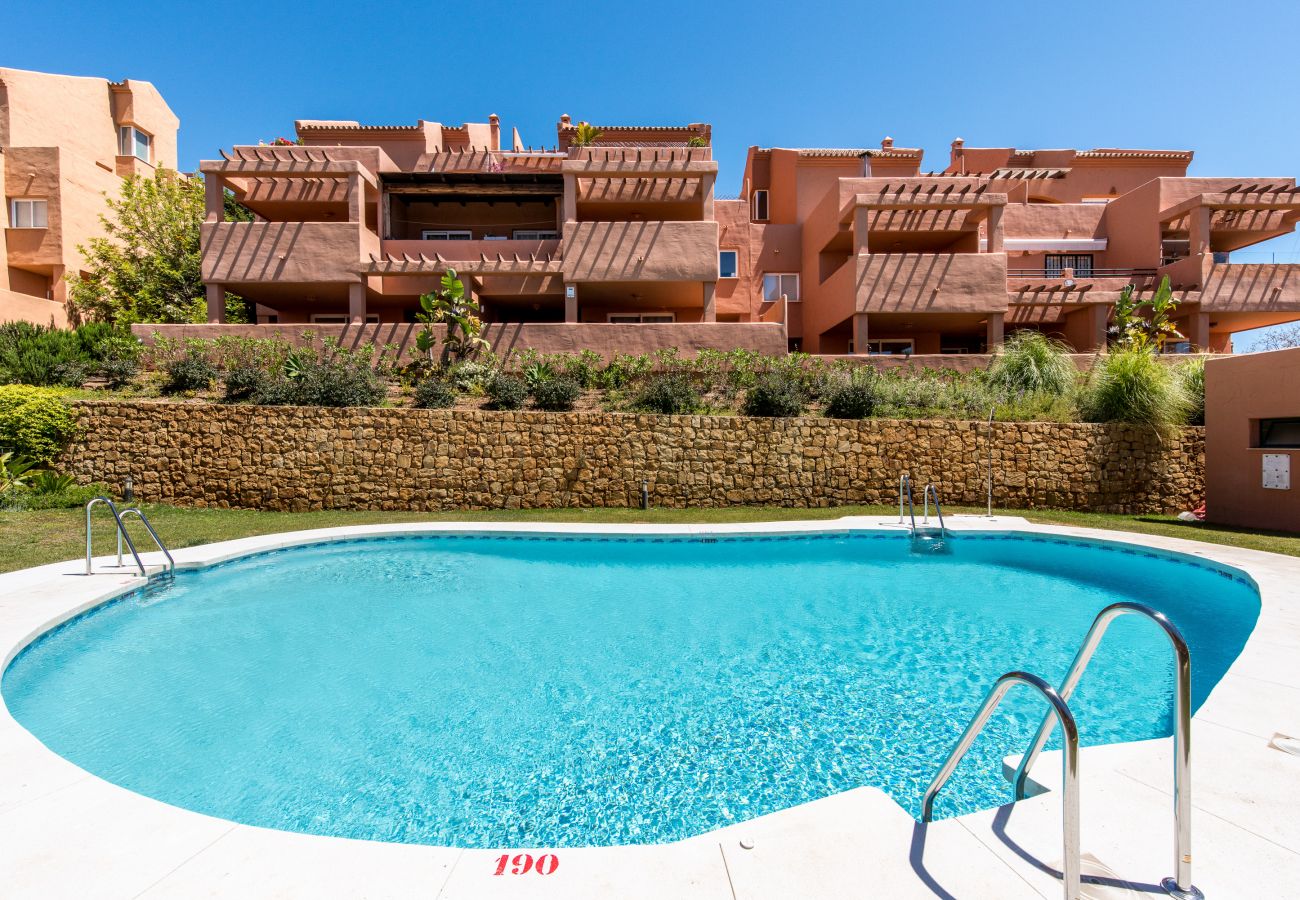 Ferienwohnung in Marbella - Santa Maria, Marbella - Exclusive 2 level Penthouse, Sea View, Parking