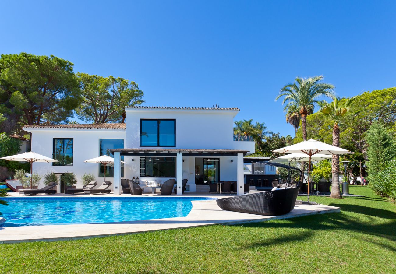 Villa in Marbella - La Corsa Marbella - Luxury 5 bed/bath villa with private pool, jacuzzi