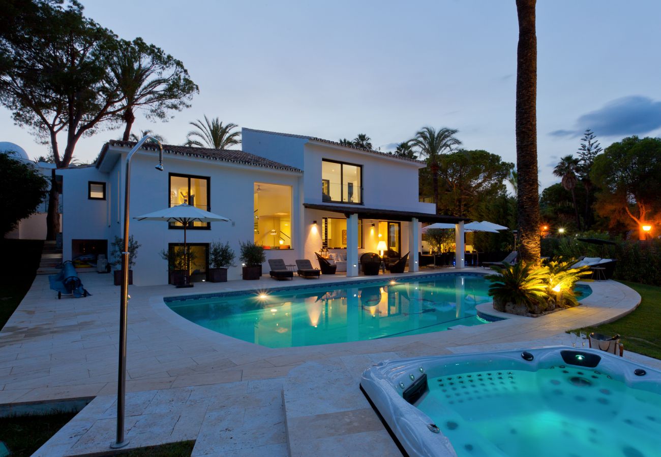 Villa in Marbella - La Corsa Marbella - Luxury 5 bed/bath villa with private pool, jacuzzi