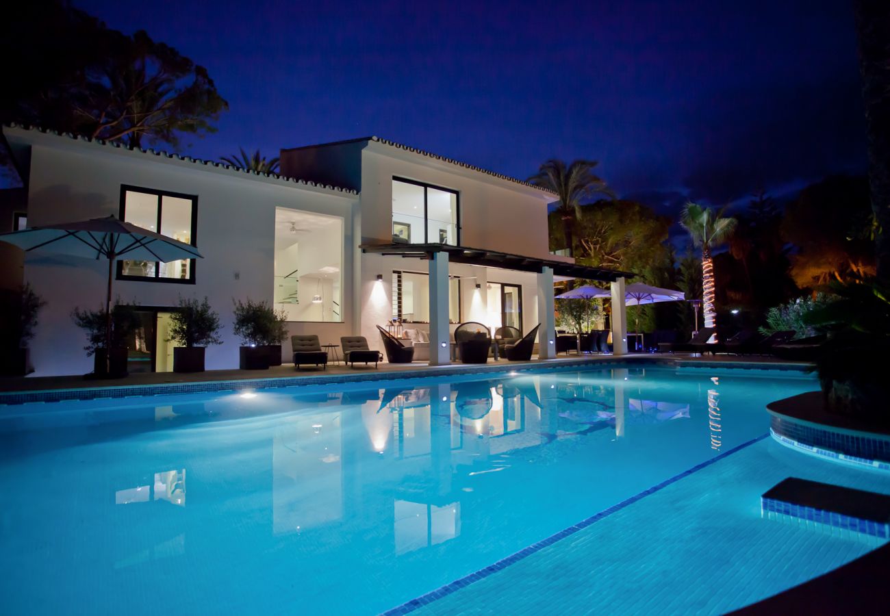 Villa in Marbella - La Corsa Marbella - Luxury 5 bed/bath villa with private pool, jacuzzi