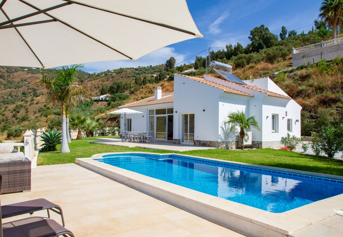 Villa in Algarrobo - Casa Bonita - 4 bedroom Country House in Authentic Andalucia, Malaga